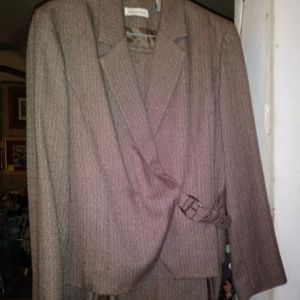 AMANDA SMITH 2 PC LADIES JACKET AND SKIRT SUIT. SIZE 16.